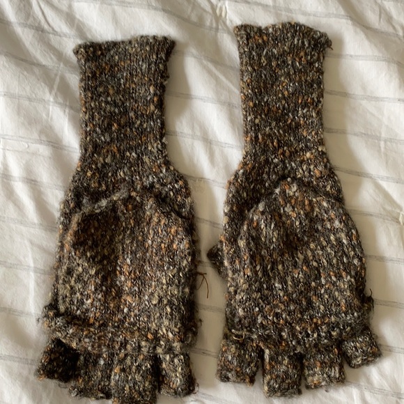 Anthropologie Accessories - Mittens that can be fingerless gloves 🧤